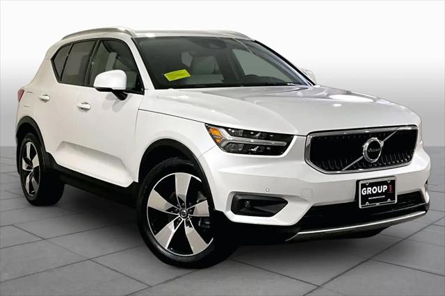 2021 Volvo XC40 T5 Momentum