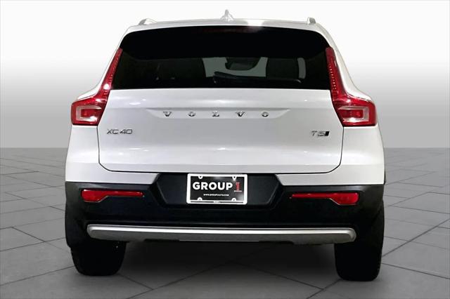 2021 Volvo XC40 T5 Momentum