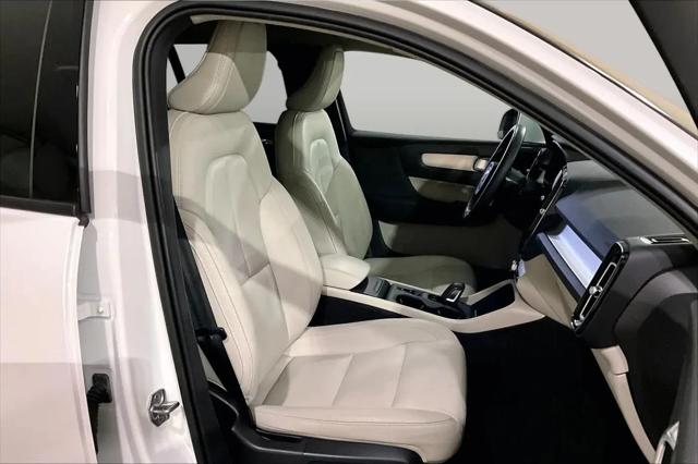 2021 Volvo XC40 T5 Momentum