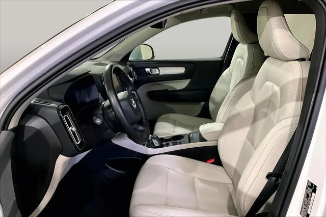2021 Volvo XC40 T5 Momentum