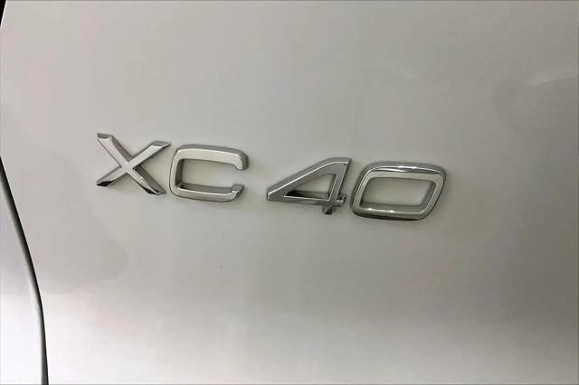 2021 Volvo XC40 T5 Momentum