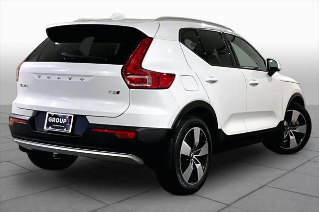 2021 Volvo XC40 T5 Momentum
