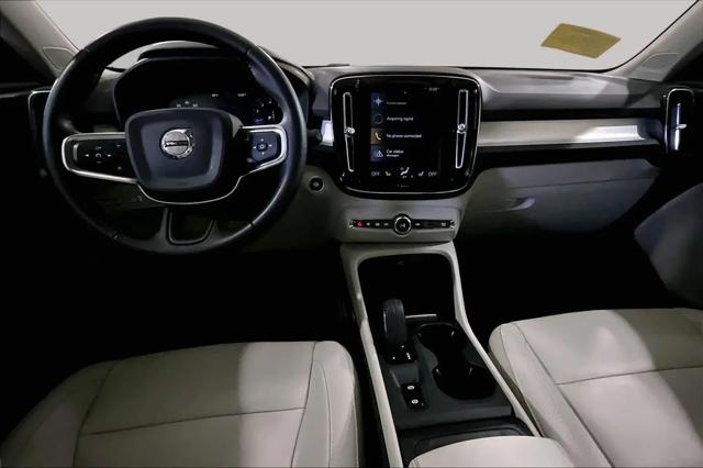 2021 Volvo XC40 T5 Momentum