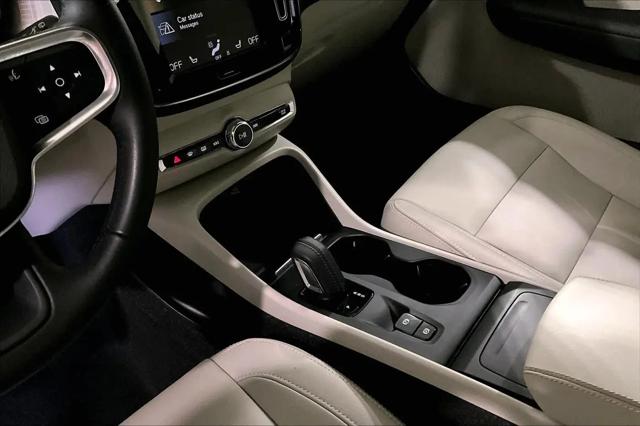 2021 Volvo XC40 T5 Momentum