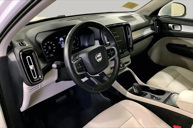 2021 Volvo XC40 T5 Momentum
