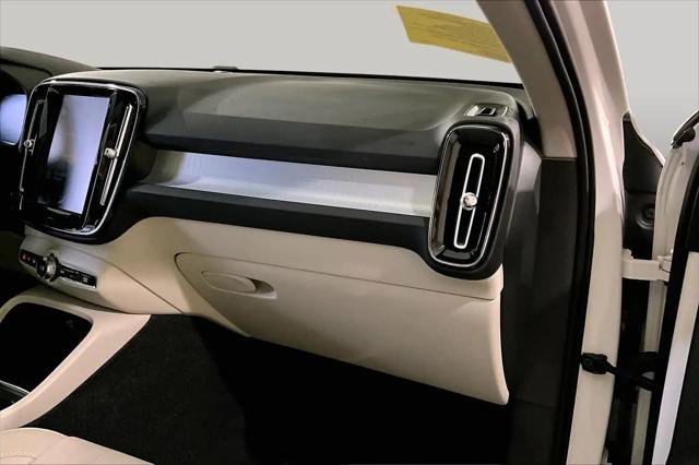 2021 Volvo XC40 T5 Momentum