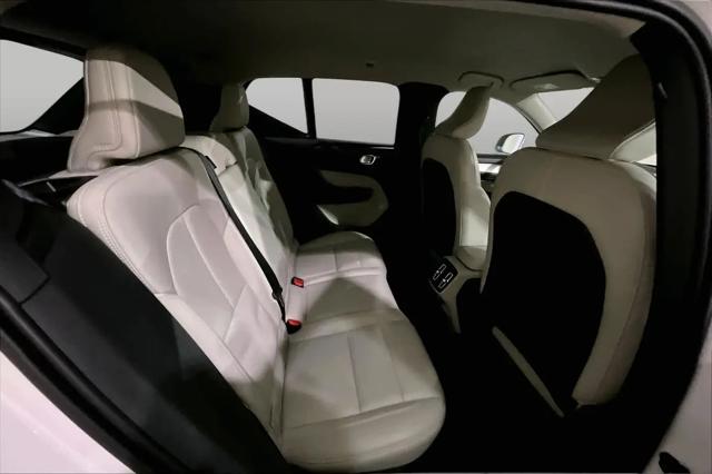 2021 Volvo XC40 T5 Momentum