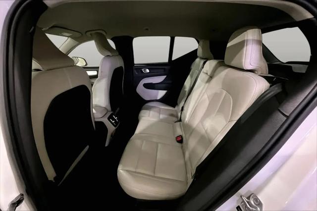 2021 Volvo XC40 T5 Momentum