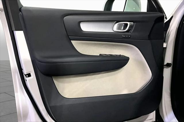 2021 Volvo XC40 T5 Momentum