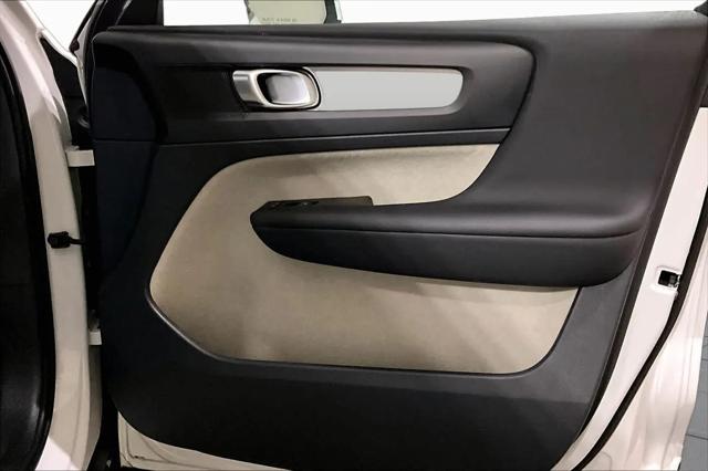 2021 Volvo XC40 T5 Momentum