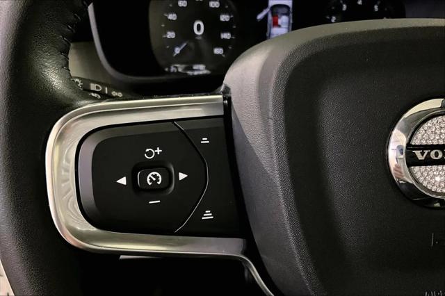 2021 Volvo XC40 T5 Momentum