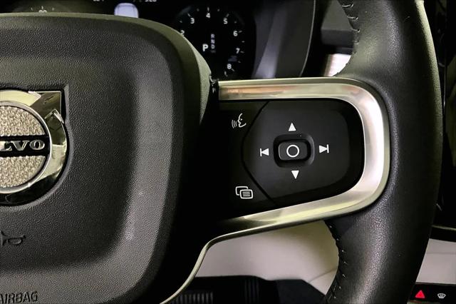 2021 Volvo XC40 T5 Momentum
