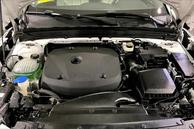 2021 Volvo XC40 T5 Momentum