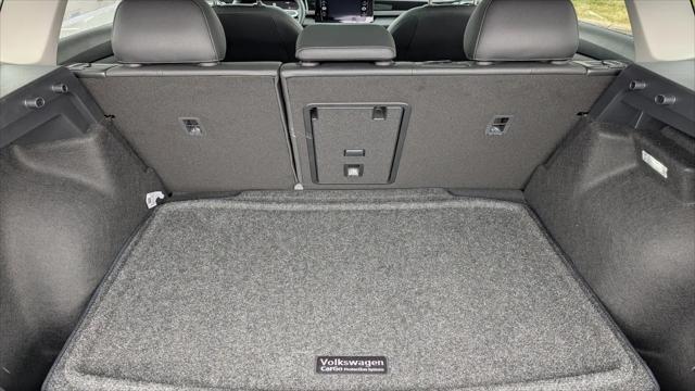 2026 Volkswagen Taos SE Black