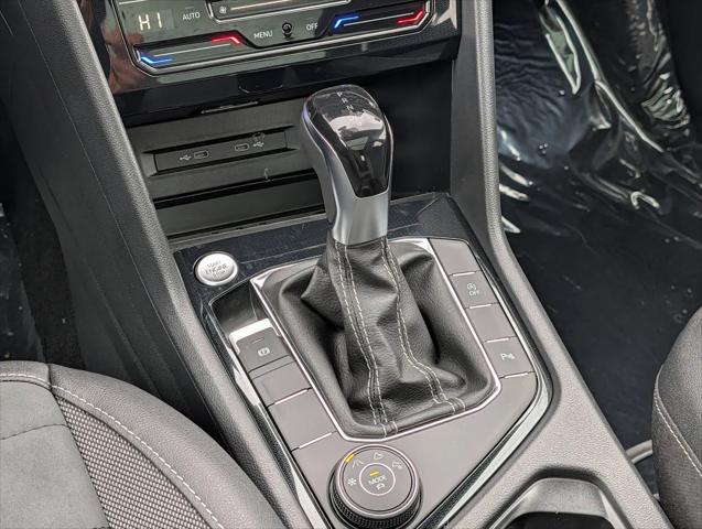 2026 Volkswagen Taos SE Black