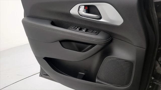 2024 Chrysler Pacifica Touring