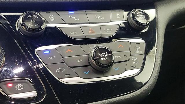 2024 Chrysler Pacifica Touring