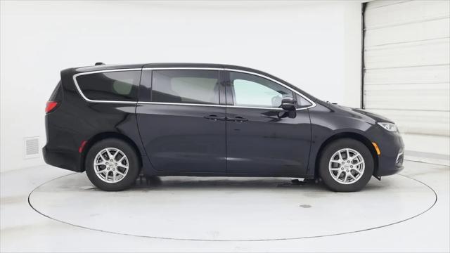 2024 Chrysler Pacifica Touring