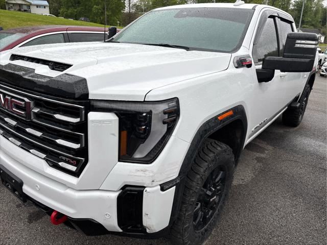 2025 GMC Sierra 2500HD 4WD Crew Cab Standard Bed AT4