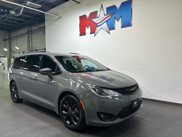 2020 Chrysler Pacifica Touring L 2020 Chrysler Pacifica Touring L