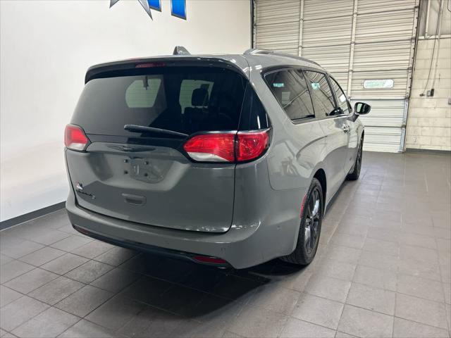 2020 Chrysler Pacifica Touring L 2020 Chrysler Pacifica Touring L