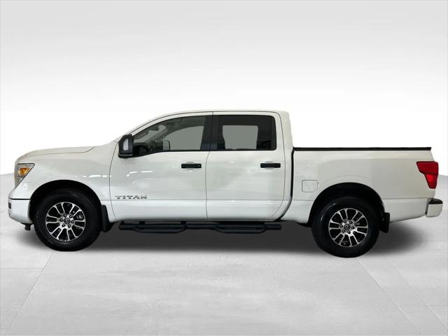 2024 Nissan TITAN Crew Cab SV 4x4
