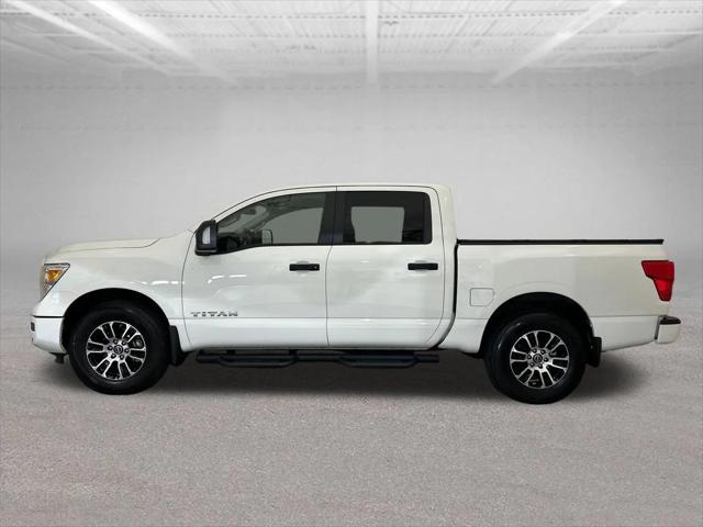 2024 Nissan TITAN Crew Cab SV 4x4