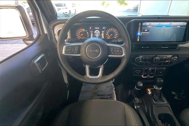 2025 Jeep Wrangler 4-Door Sahara 4x4