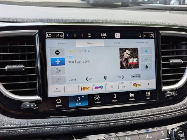 2027 Chrysler Pacifica Select