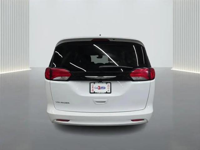 2023 Chrysler Voyager LX