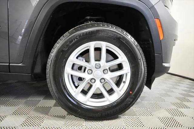 2026 Jeep Grand Cherokee L Laredo 4x4