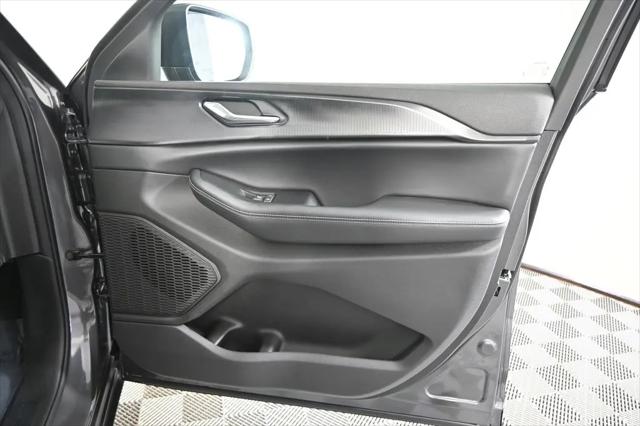 2026 Jeep Grand Cherokee L Laredo 4x4