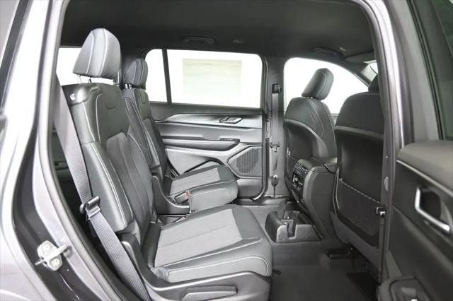 2026 Jeep Grand Cherokee L Laredo 4x4