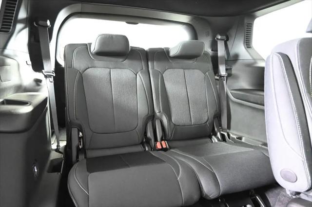 2026 Jeep Grand Cherokee L Laredo 4x4