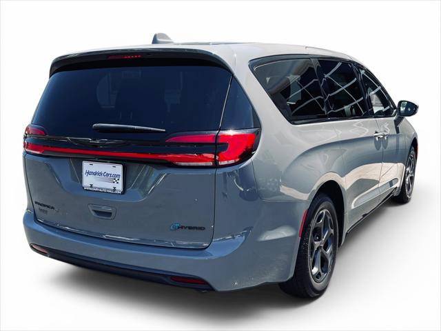 2022 Chrysler Pacifica Hybrid Touring L