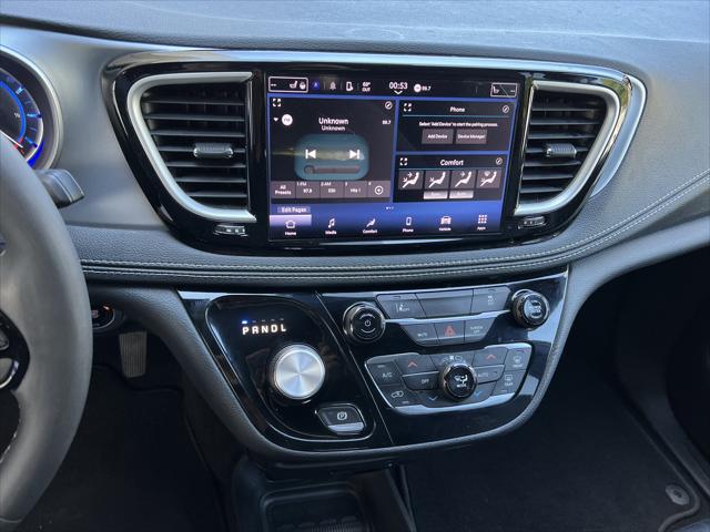2022 Chrysler Pacifica Hybrid Touring L