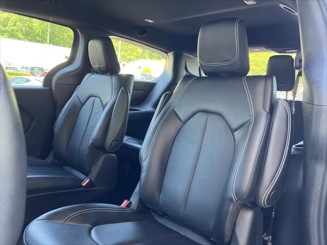 2022 Chrysler Pacifica Hybrid Touring L