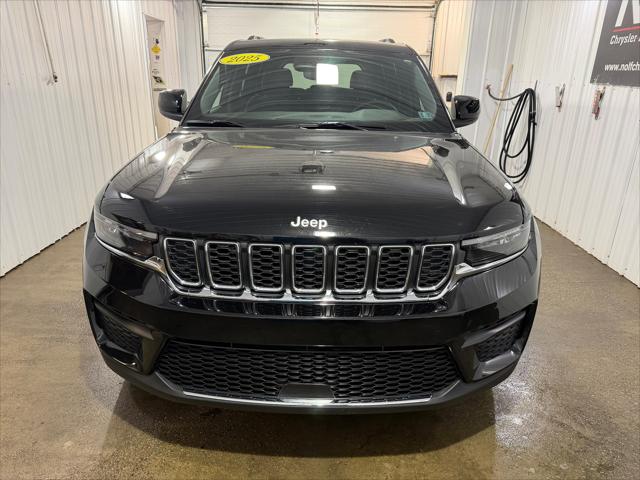 2025 Jeep Grand Cherokee Laredo 4x4 2025 Jeep Grand Cherokee Laredo 4x4