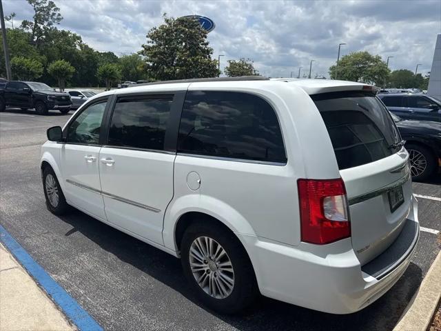 2014 Chrysler Town & Country Touring-L