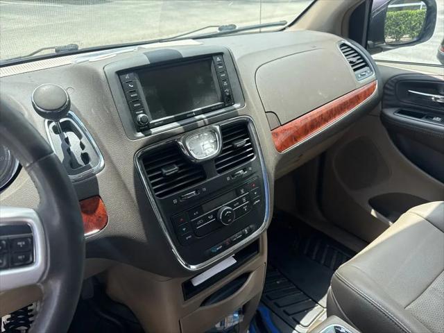 2014 Chrysler Town & Country Touring-L