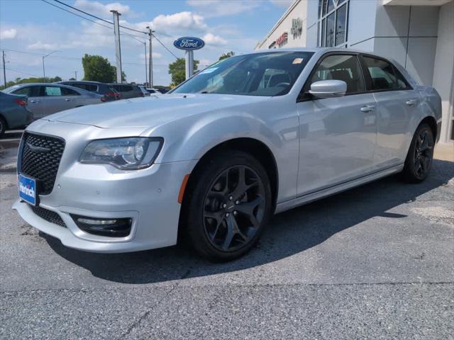 2023 Chrysler 300 Touring L