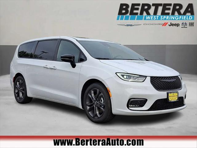 2026 Chrysler Pacifica Select for sale in West Springfield, MA