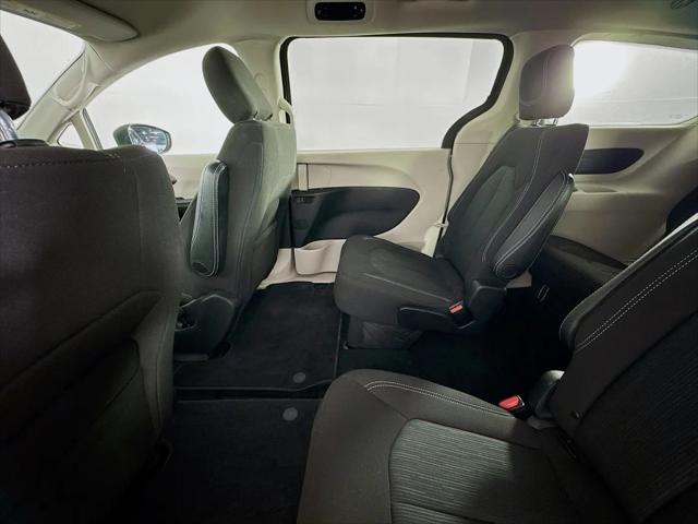2020 Chrysler Voyager LX