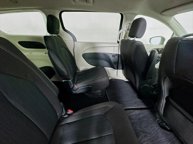 2020 Chrysler Voyager LX