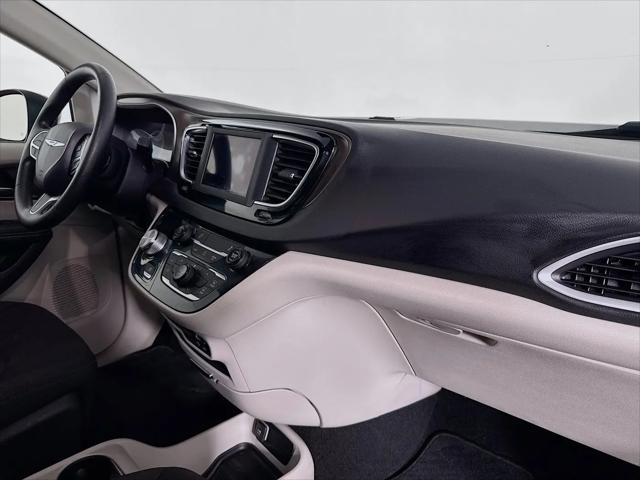 2020 Chrysler Voyager LX