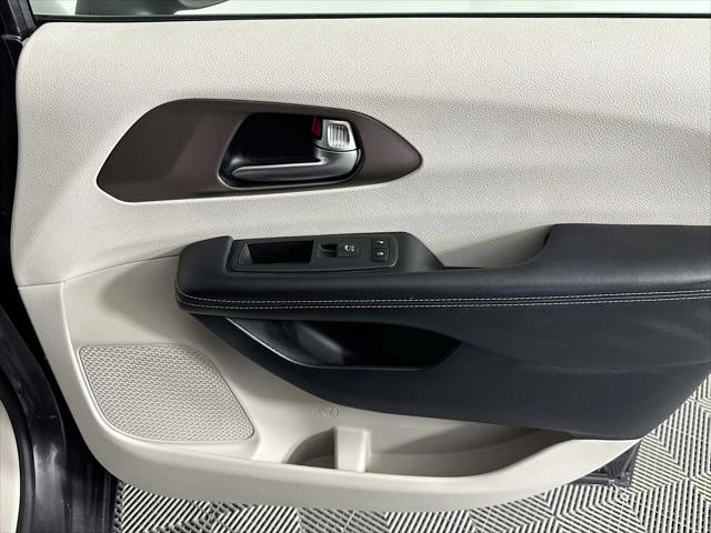 2020 Chrysler Voyager LX