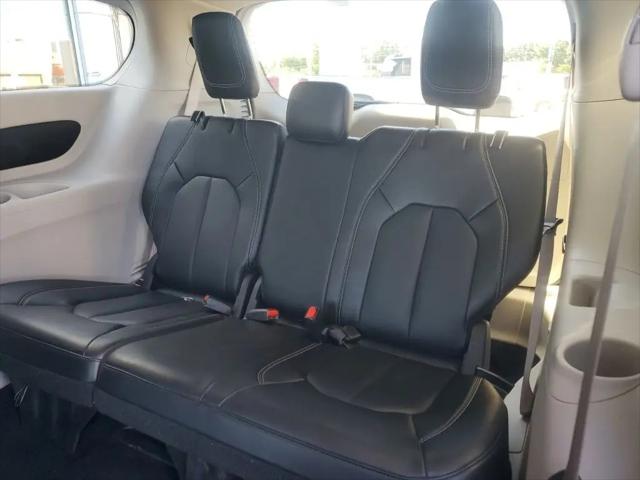 2024 Chrysler Pacifica Hybrid Select