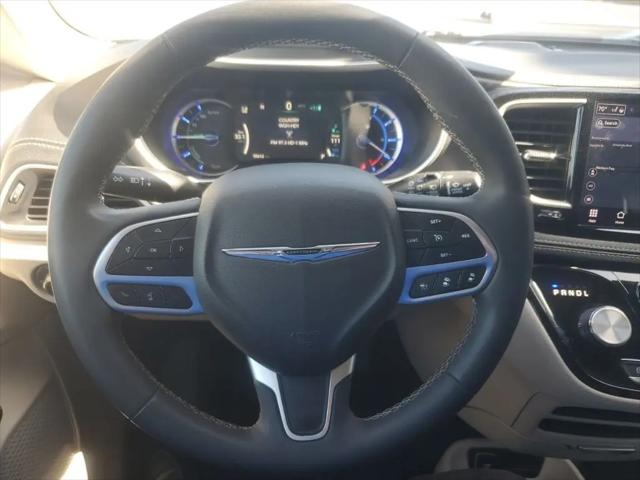 2024 Chrysler Pacifica Hybrid Select