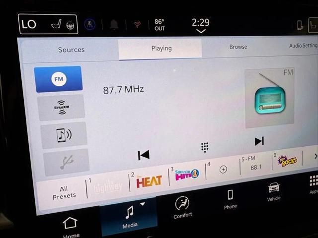 2027 Chrysler Pacifica Select