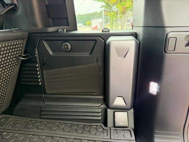 2022 Land Rover Defender 110 SE